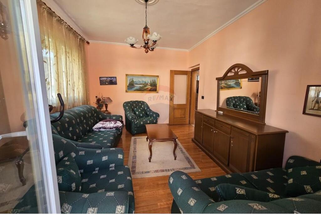 Apartament 1+1 për qira pranë Kafe Flores, Qendër