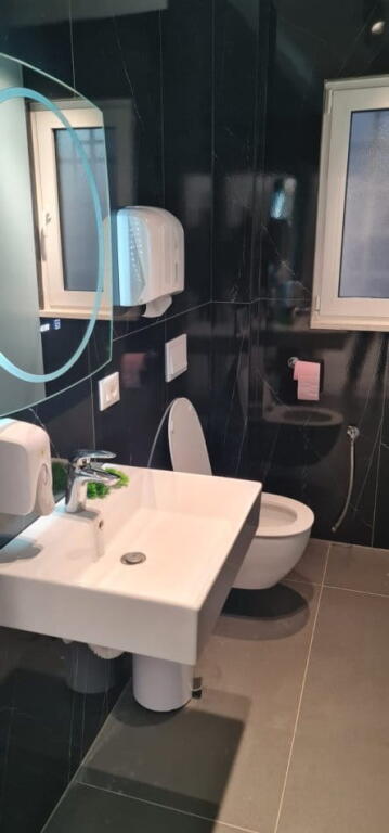 Klinike Dermatologjike me qera tek Rruga Fortuzi (ID BZ2643) Tirane.