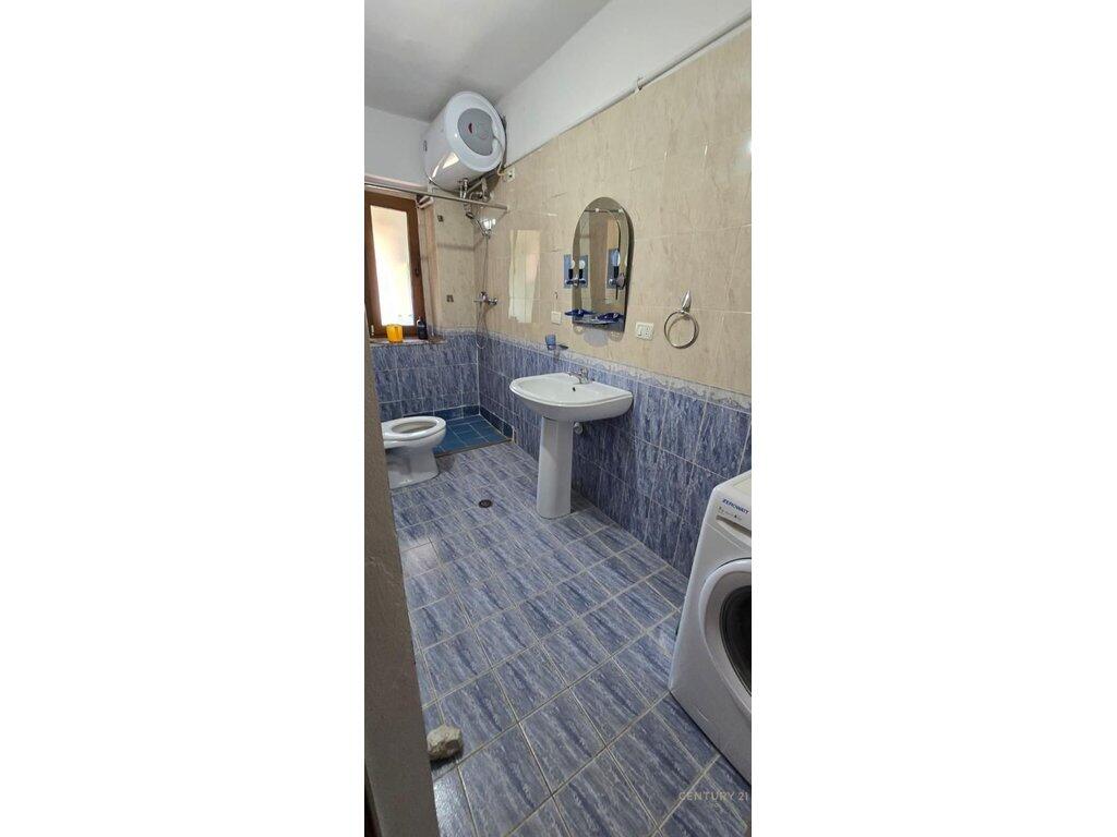 SHITET APARTAMENT 2+1+2 PRANË RRUGËS FORTUZI – LOKACION STRATEGJIK!