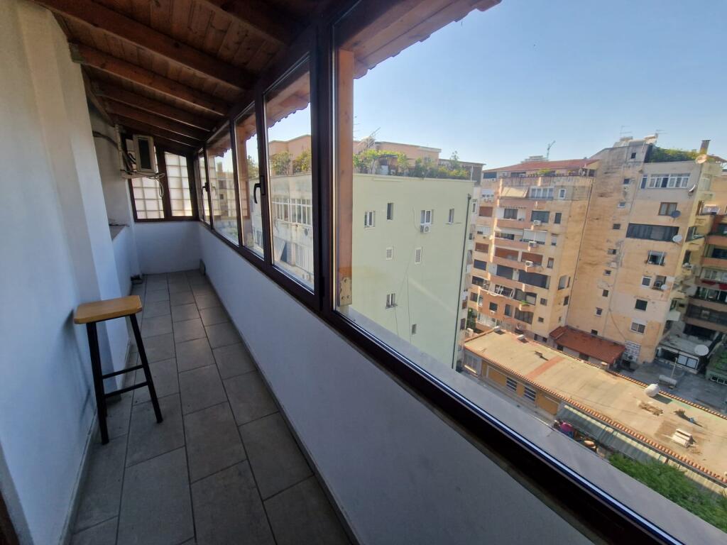Shitet apartament 2+1 ne rrugen "Abdyl Frasheri" prane Sheshit Willson