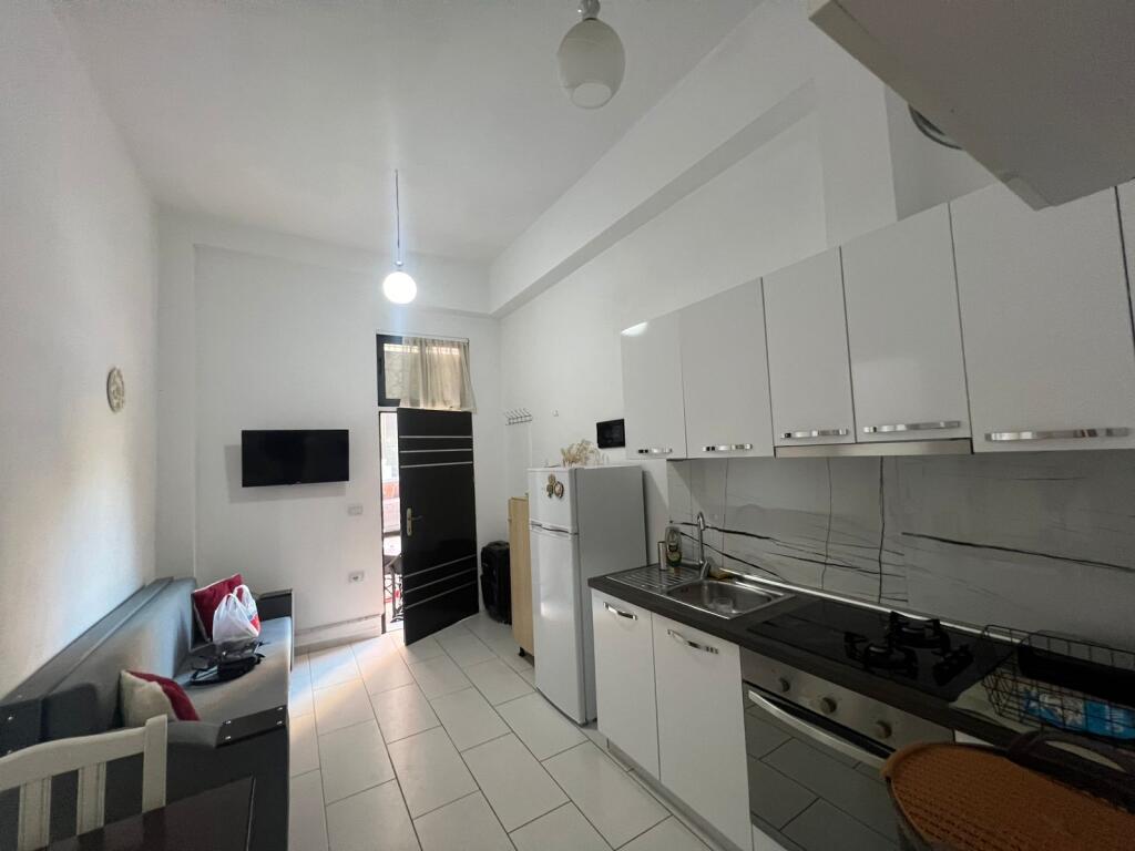 Jepet me qera Apartamenti 1+1 ,prane fondacionit Eleonore, Kodra Diellit