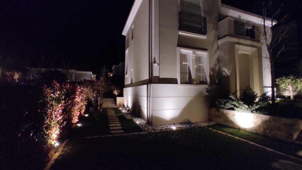 VILE ME QERA 660 M2 ROLLING HILLS 5.800 EURO