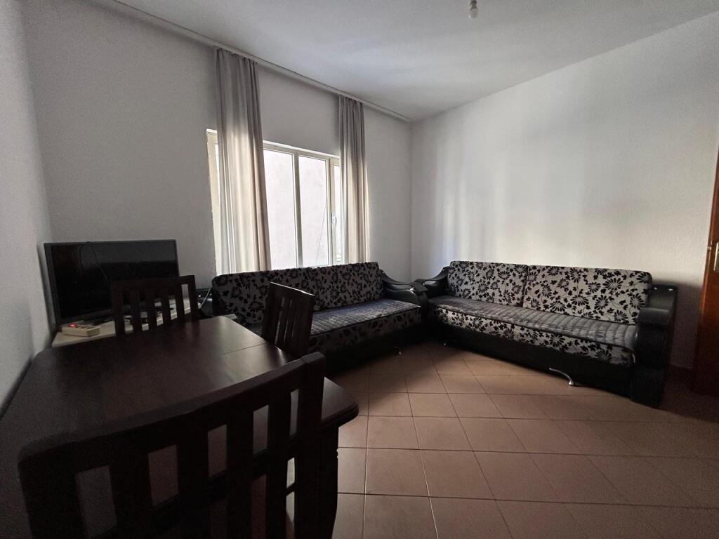 Jepet Me Qera Apartament 2+1+1 Ballkon