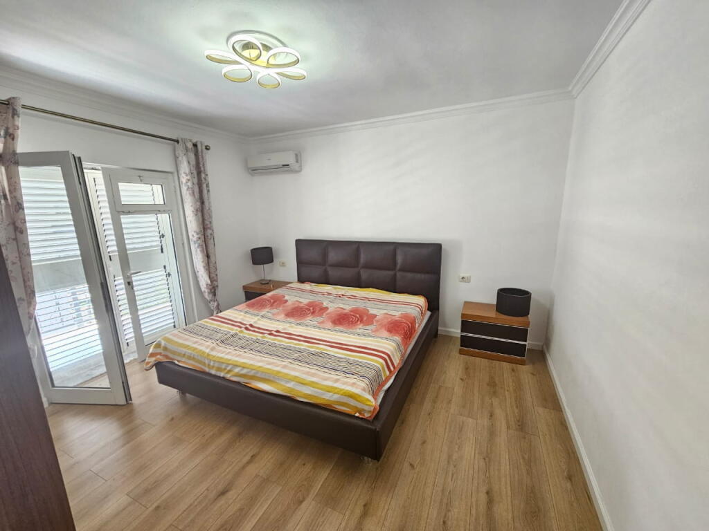 Vile 3 Kateshe Me Qera tek Liqeni i Thate (ID BV22453) Tirane
