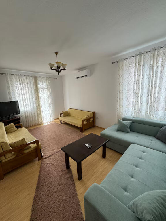 Apartament Me Qera 2+1 Ne Xhamllik (ID B2201384) Tirane