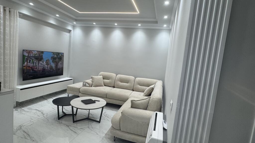 Jepet apartament pran spitalit ne durres