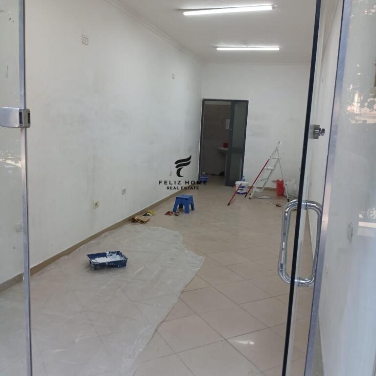 SHOP FOR RENT 35 M2 ELECTRIC MARKET 65,000 LEKE
