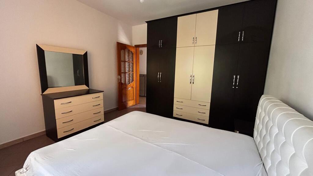 Jepet Me Qera Apartament 2+1+1 Ballkon