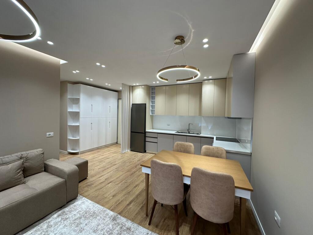 SUPER APARTAMENT ME QIRA 2+1