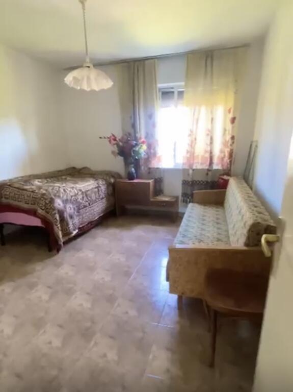 Shitet apartament 2+1 tek Ali Demi tek Fushat