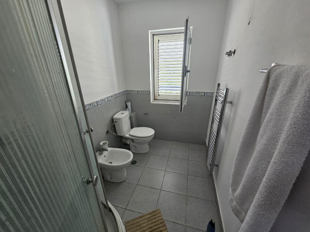 Vile 3 Kateshe Me Qera tek Liqeni i Thate (ID BV22453) Tirane