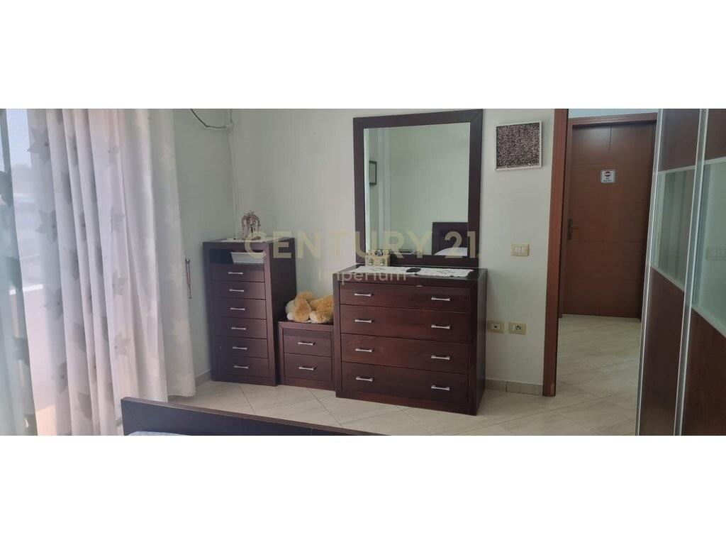 Apartament 2+1 me Qira – Zogu i Zi, Kati i 4-t, Vilë Private.
