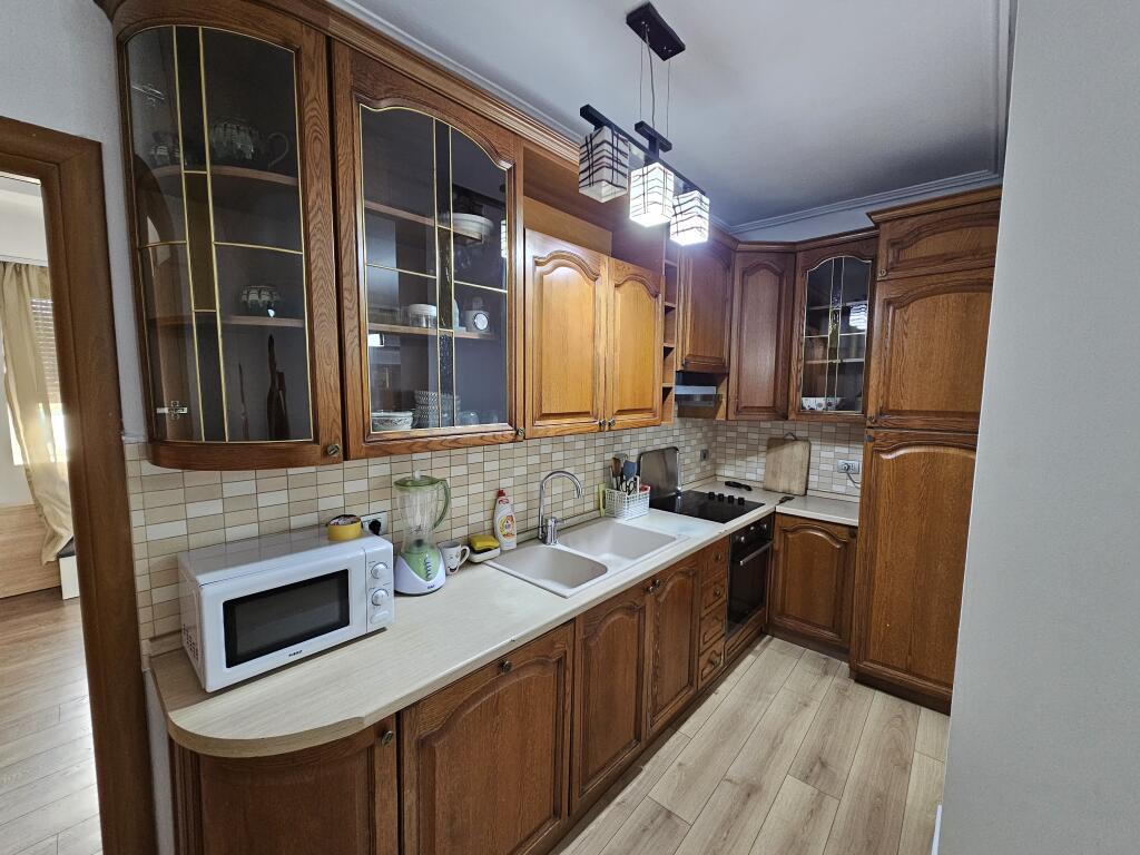 Jepet me qira apartament 2+1 – Komuna e Parisit