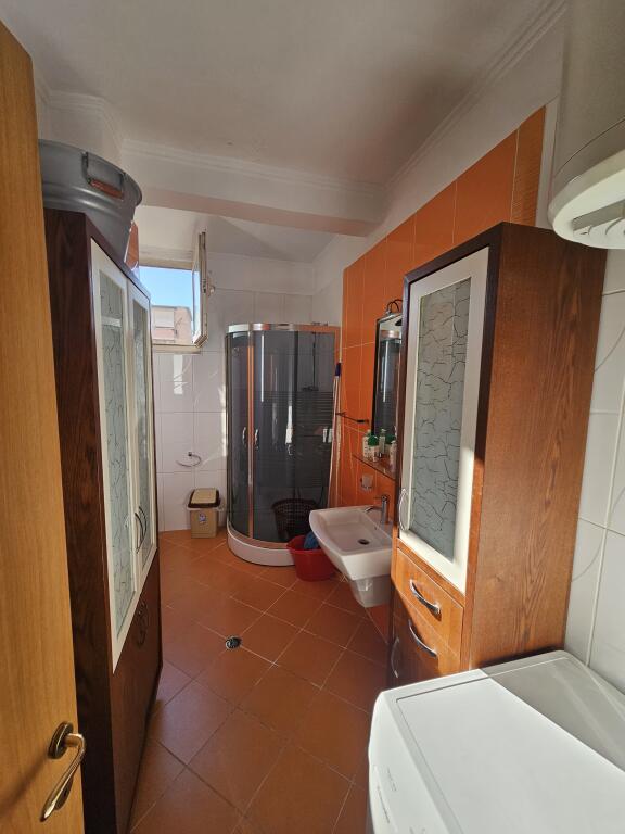 Jepet me qira apartament 2+1 – Komuna e Parisit