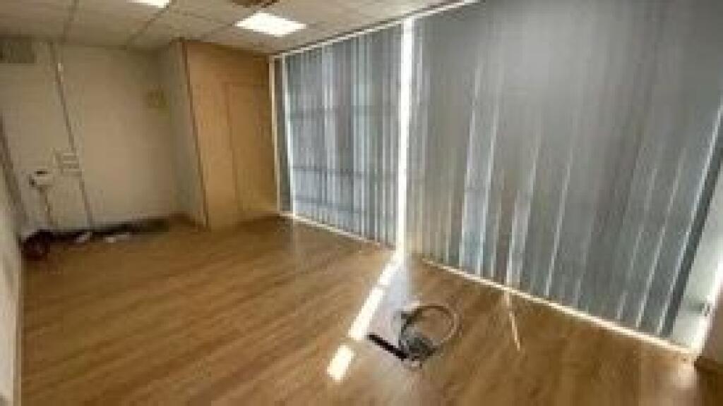 LOCALE COMMERCIALE IN AFFITTO 100 M2 BLOCCO 2.000 EURO