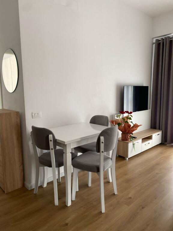 🏢Ne zonen e Ali Demit,Rezidenca Kaimi jepet me qera apartament 2+1+post parkimi i mobiluar.550 Euro   