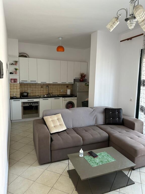 Shitet apartament 1+1 ne Kombinat