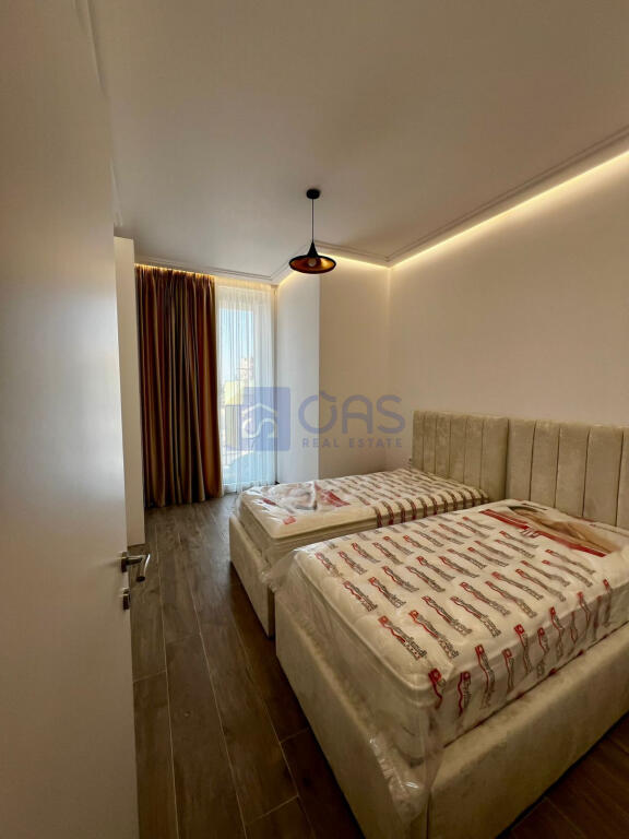 Jepet me qera apartament 2+1 te Rruga Riza Cerova