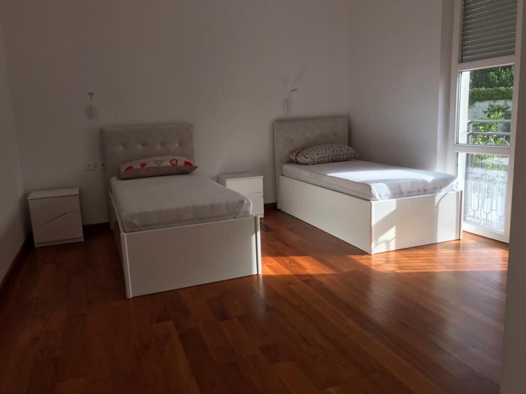 VILE ME QERA 660 M2 ROLLING HILLS 5.800 EURO