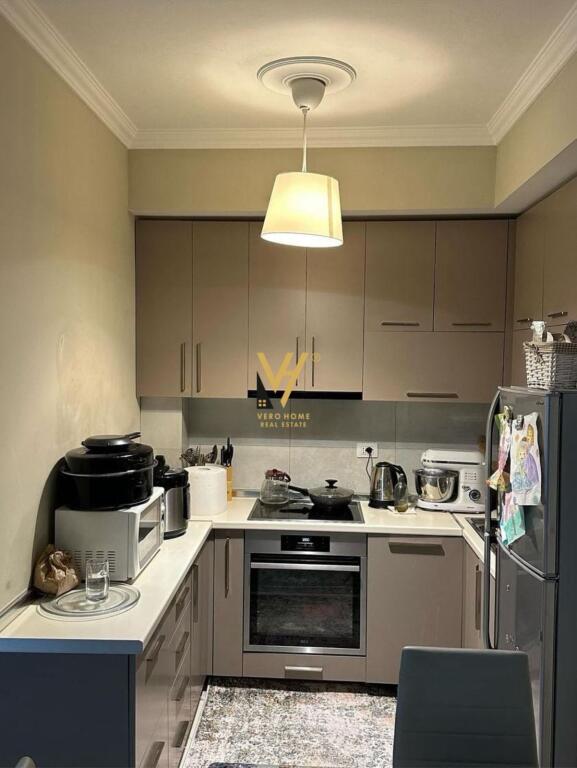 JEPET APARTAMENT 1+1+BLK ME QERA TE LIQENI I THATE 650 EURO