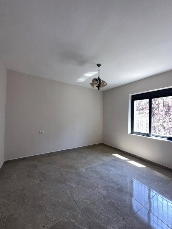 IN VENDITA Appartamento • 1+1+Balcone 📍Tek Dyli Lagja 18,Durres