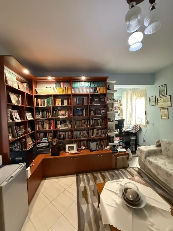 🏡 Shitet Apartament Modern 2+1 në Lungomare, Vlorë
