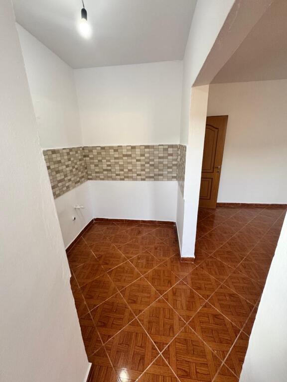 Shitet apartament 1+1 ne Kombinat