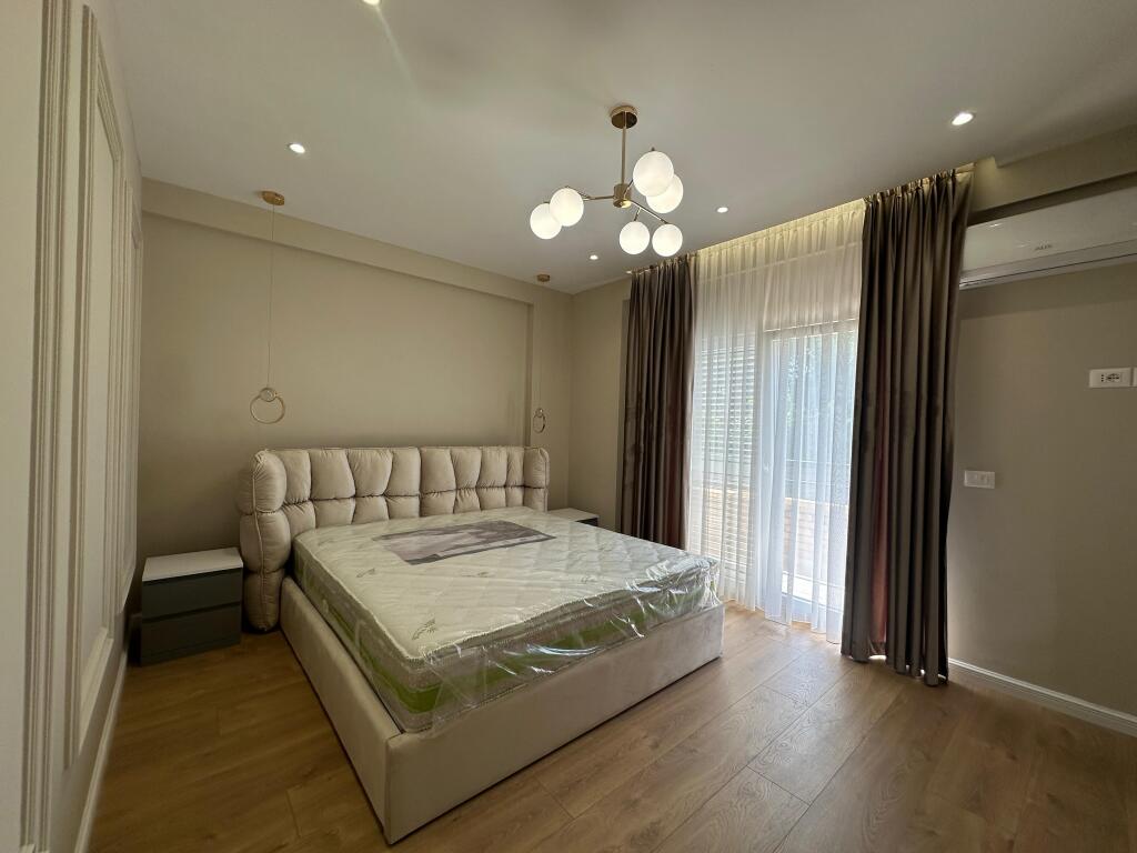 APARTAMENT 2+1+2 ME POST PARKIMI | ME QIRA | LIQENI I FARKËS