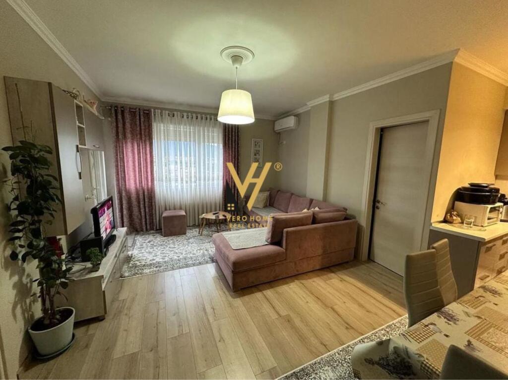 JEPET APARTAMENT 1+1+BLK ME QERA TE LIQENI I THATE 650 EURO