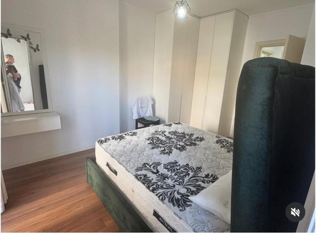 Jepet me qera 1+1 mobiluar te mine peza 600 eu