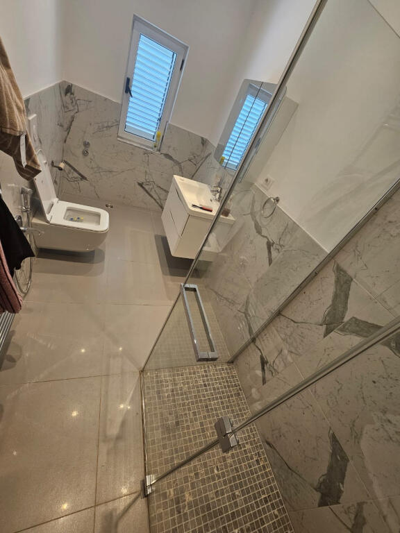 Vile 3 Kateshe Me Qera tek Liqeni i Thate (ID BV22453) Tirane