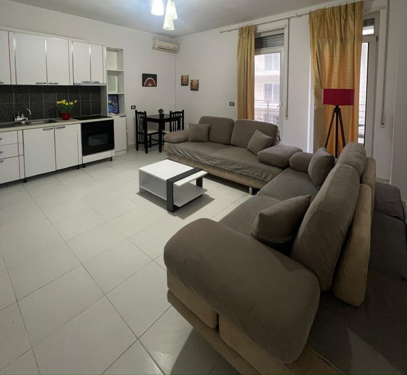 Apartament 1+1 me qira tek Kopshti Botanik.