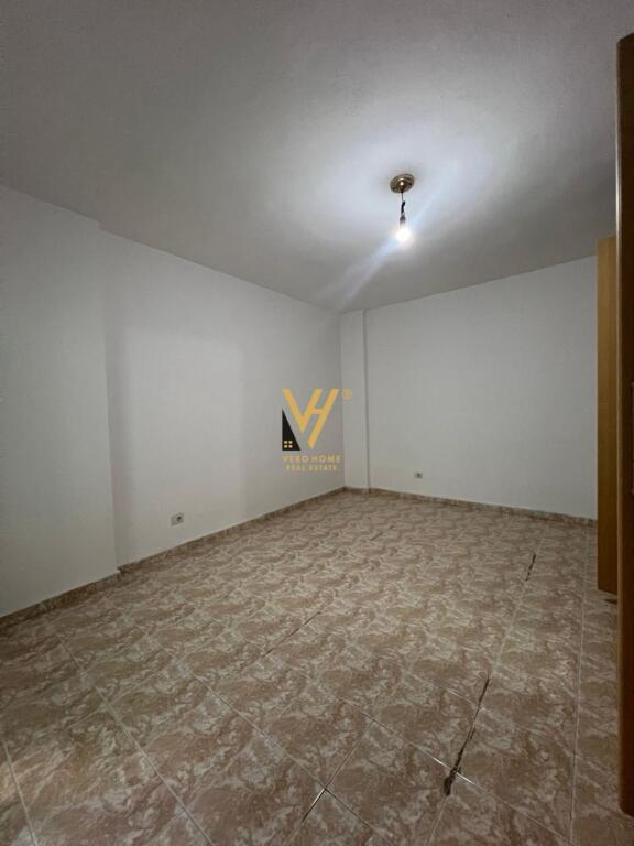 VENDESI APPARTAMENTO 3+2+2BLK A KOMUNA E PARISIT 265.800 EURO