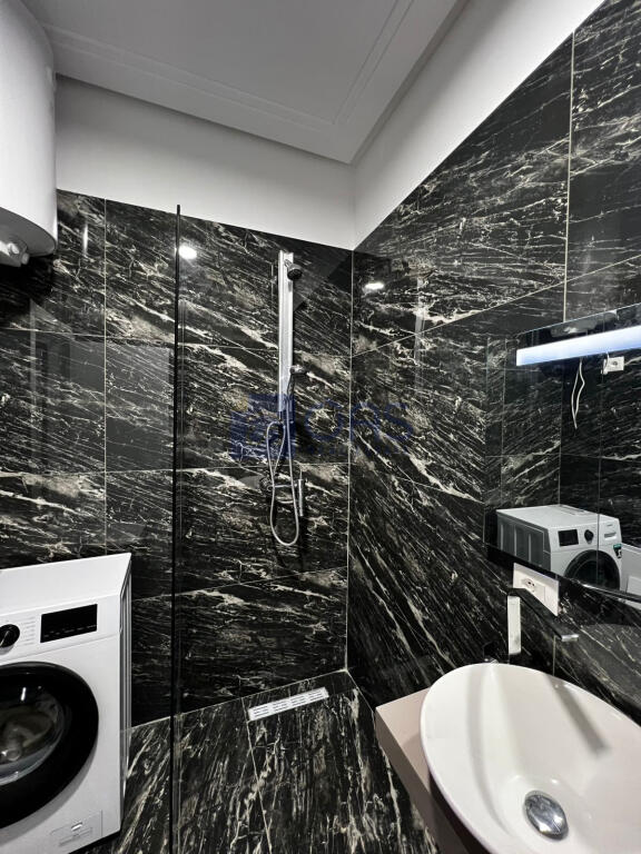 Jepet me qera apartament 2+1 te Rruga Riza Cerova