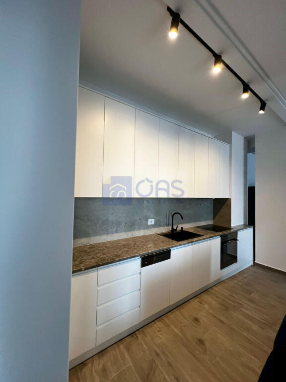 Jepet me qera apartament 2+1 te Rruga Riza Cerova