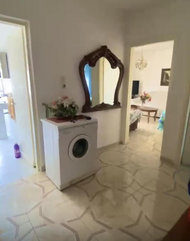 Shitet apartament 2+1 tek Ali Demi tek Fushat