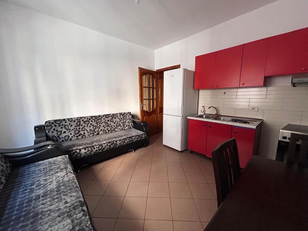 Jepet Me Qera Apartament 2+1+1 Ballkon
