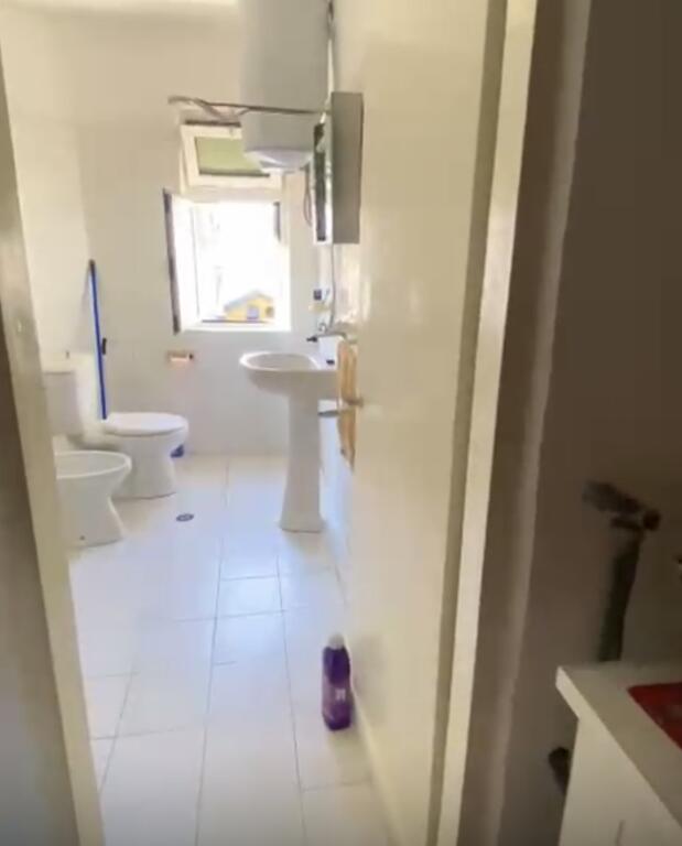 Shitet apartament 2+1 tek Ali Demi tek Fushat