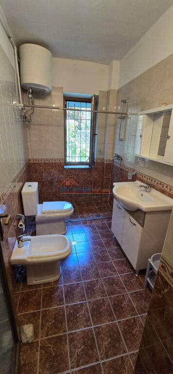 Apartament 2+1+2 ne Shitje rruga Fortuzi Tirane