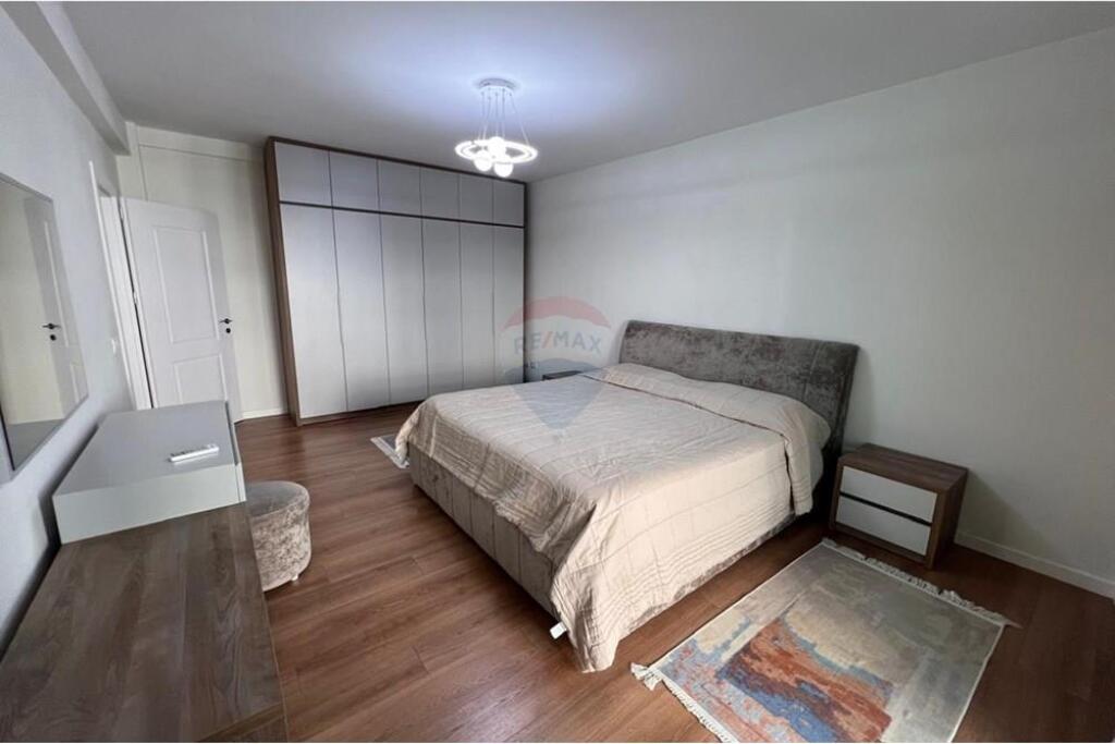Apartament - Për Qira - Bulevardi Zogu I, Tiranë