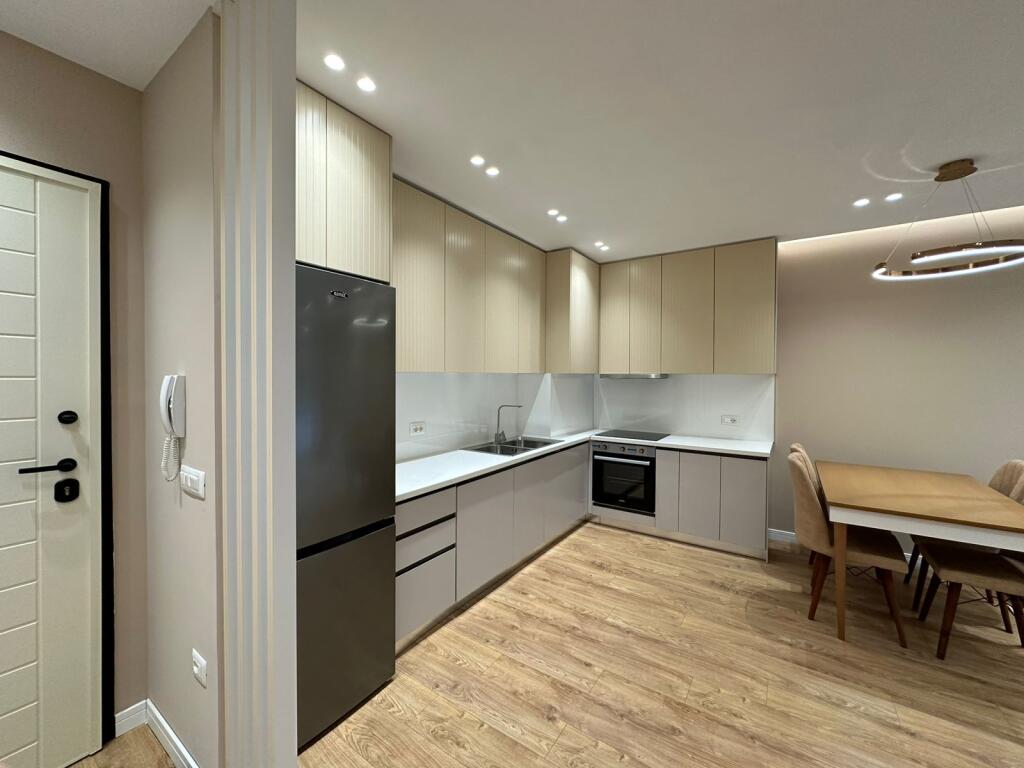 SUPER APARTAMENT ME QIRA 2+1