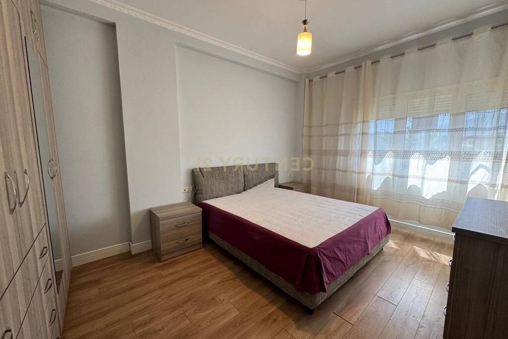 JAPIM ME QERA TEK RADISSON HOTEL LIQENI I THATE!