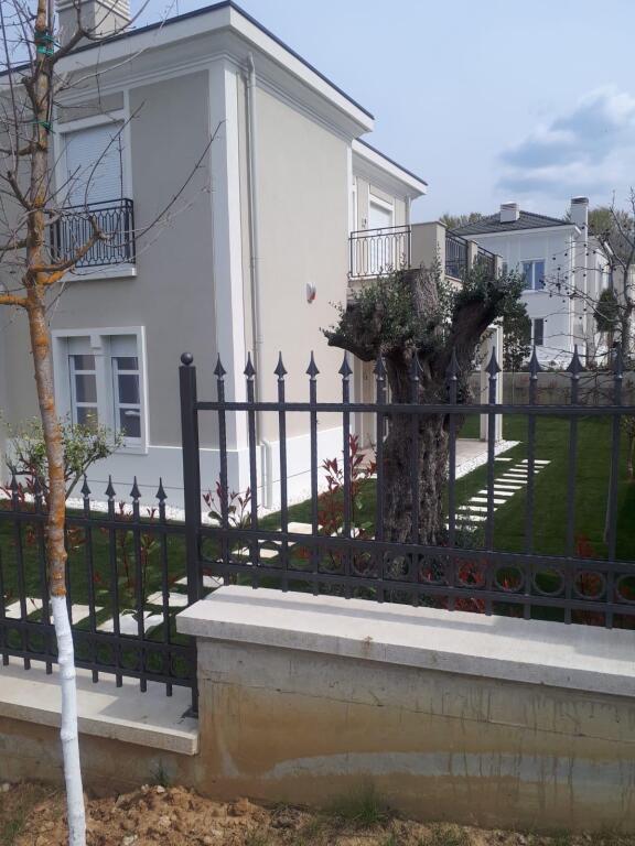 VILE ME QERA 660 M2 ROLLING HILLS 5.800 EURO