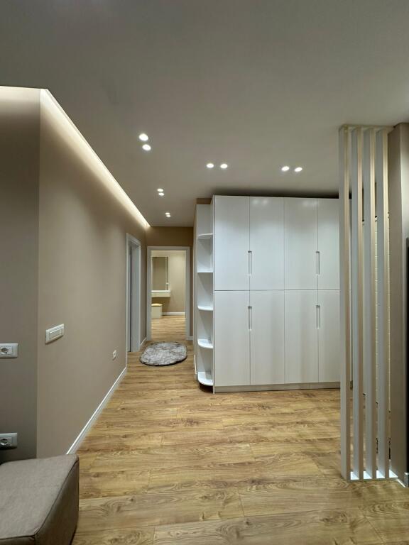 SUPER APARTAMENT ME QIRA 2+1