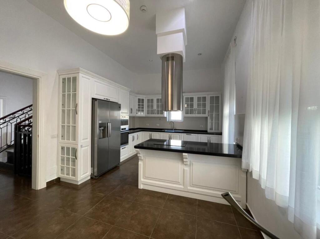 VILE ME QERA 660 M2 ROLLING HILLS 4.800 EURO
