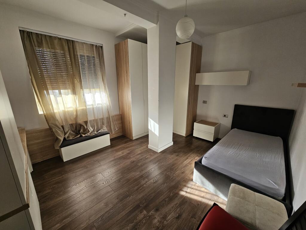 Jepet me qira apartament 2+1 – Komuna e Parisit