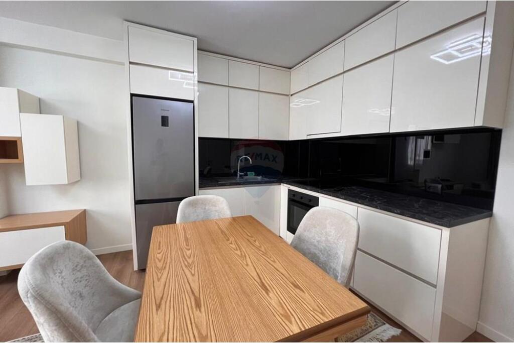 Apartament - Për Qira - Bulevardi Zogu I, Tiranë