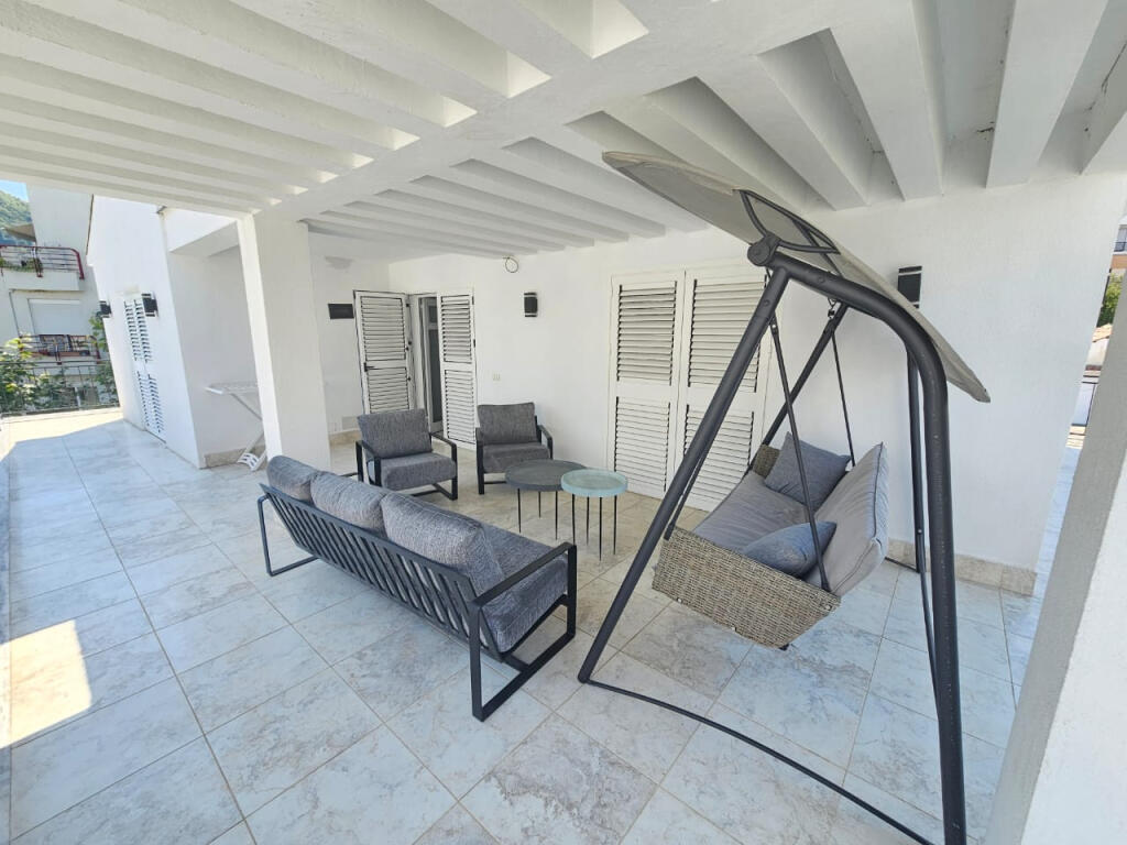 Vile 3 Kateshe Me Qera tek Liqeni i Thate (ID BV22453) Tirane