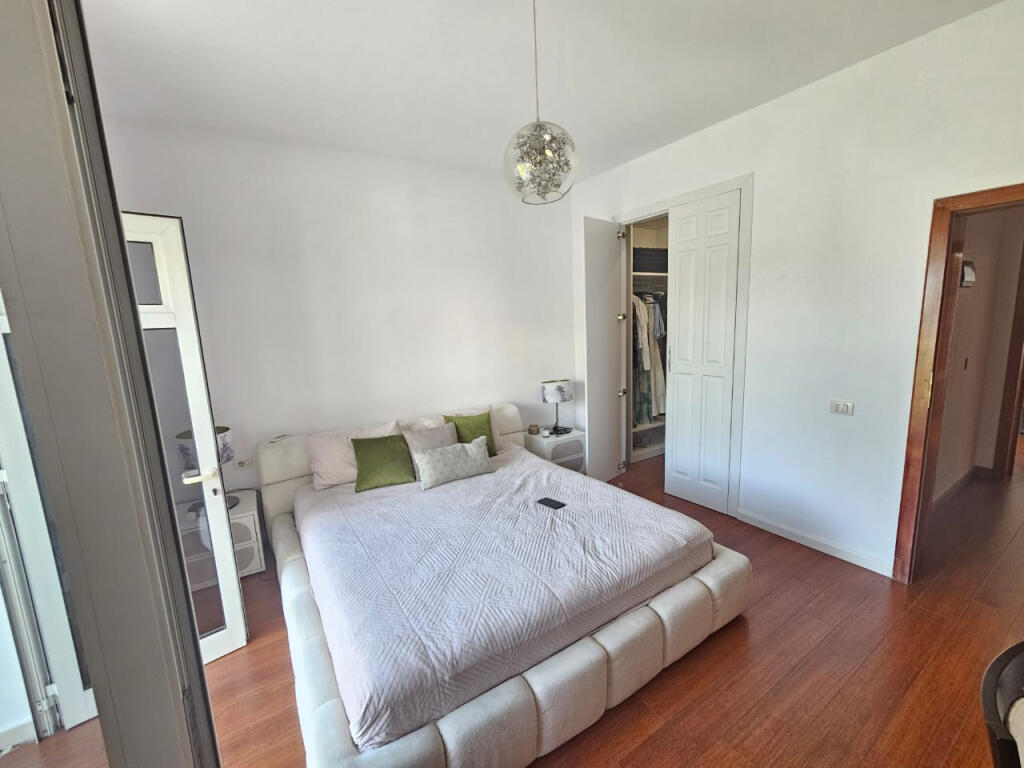 Vile 3 Kateshe Me Qera tek Liqeni i Thate (ID BV22453) Tirane
