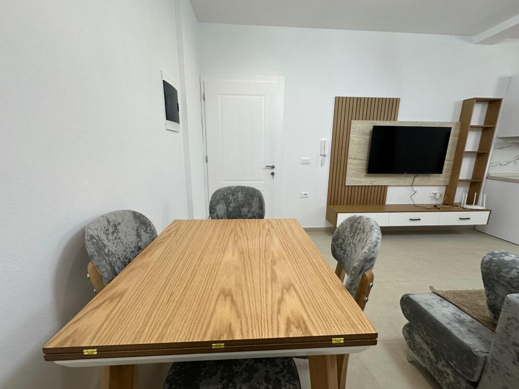 APARTAMENT 1+1 ME QIRA | I Pa Banuar Me Pare |  Sauk